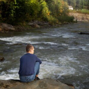 Aceitar Que o Mundo Passe por Você